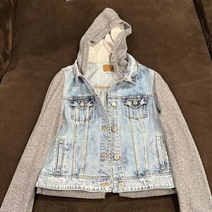 American Eagle jean jacket! Size- Large